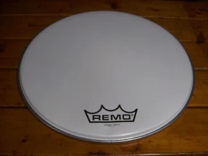 Vintage 22" Remo PowerMax Bass MP weiß Crimp Lock Drumhead KOSTENLOSER VERSAND - Bild 1 von 5