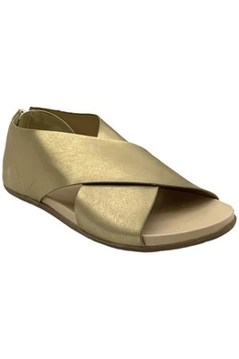 Sandalia para mujer Kenneth Cole Reaction Selena banda cruzada dorada Foto 1 de 3