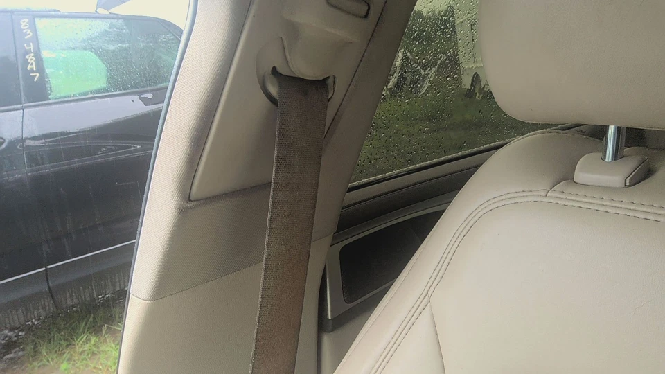 17 LINCOLN MKZ Front Seat Belt - Image 1 of 1