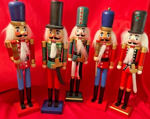 Fünf 8 3/4 Zoll NUSSKNACKER Soldaten einsatzbereit. - Bild 1 von 4