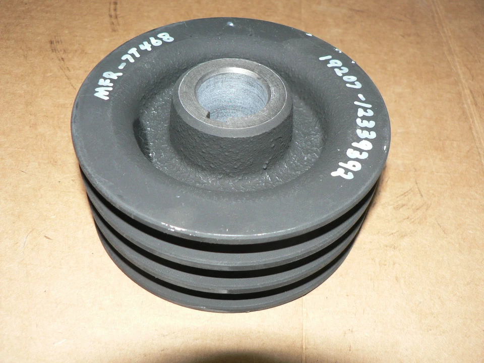 AM GENERAL 3 GROOVE PULLEY 12339392  200A Alternator 3020-01-232-9629 - Image 1 of 1