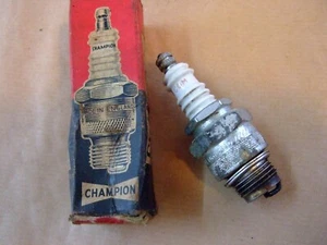 8-com Champion Spark Plug vintage classic cars motorbikes - Picture 1 of 2