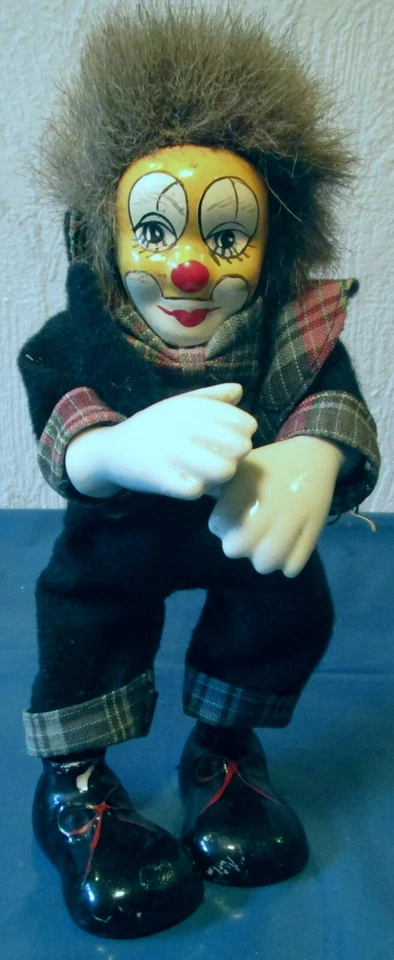 Clown Figur Dekoration stehend Hände, Kopf und Füße aus Porzellan (2) - Bild 1 von 1