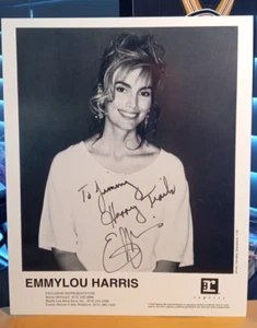 Foto firmada autografiada por leyenda de la música country de Emmylou Harris 8x10 - Imagen 1 de 2