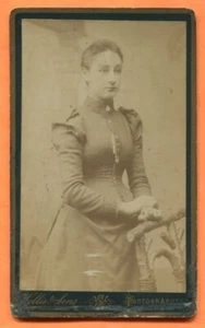 CDV London, England, Portrait of a Woman, by Hellis & Sons, ca 1880s Backstamp - Picture 1 of 3