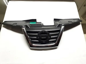  2011-2014 Nissan Juke Grille OEM  62070-1ka0a 62072-1ka0a (CHECK ALL IMAGES) - Picture 1 of 9