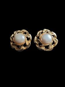 Vintage Goldtone & Faux Pearl Shoe Clips 1.5 in - Picture 1 of 2