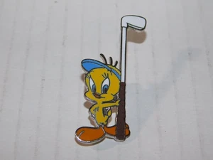 WARNER BROS TWEETY BIRD GOLF CLUB PIN - Picture 1 of 2