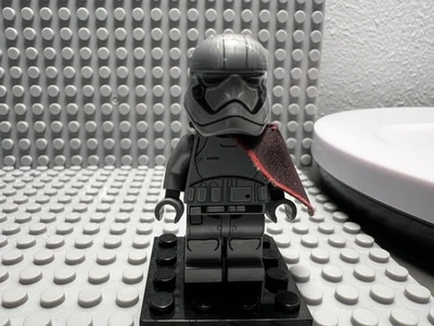 LEGO Star Wars Minifigura - Capitana Phasma Boca Punta - SW0904 Foto 1 de 4