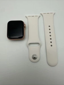 Apple Watch SE 40MM Rose Gold Alu Light Blush Sport Band S/M GPS-CELL Unlocked - Photo 1 sur 8