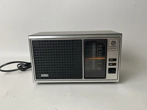Vintage GE General Electric AM/FM Table Radio Model No 7-4115B 1970's Works - Picture 1 of 8