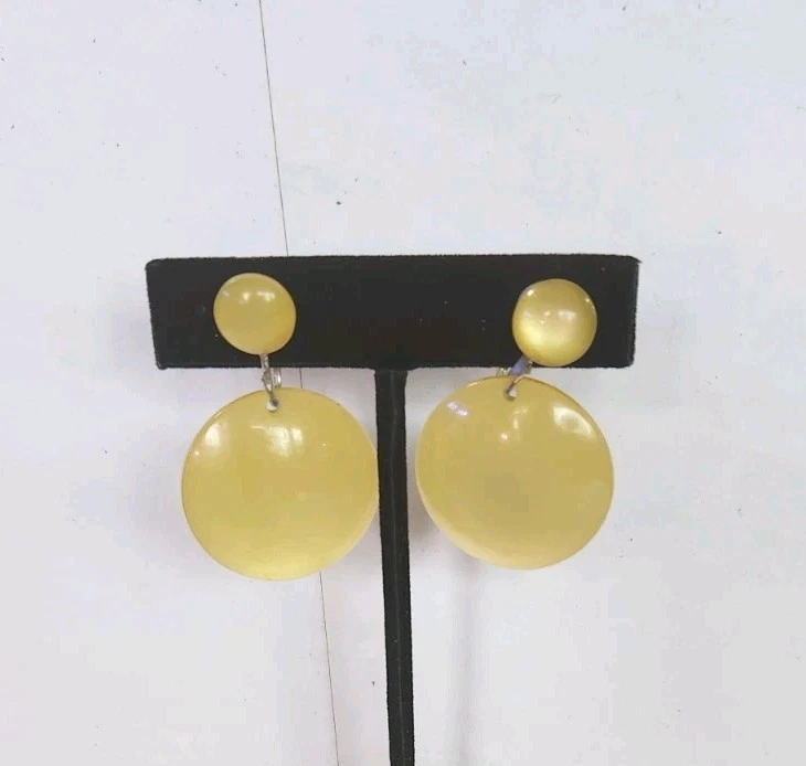Pendientes colgantes vintage amarillo limón lunar lucita 1,5" con rosca  Foto 1 de 3