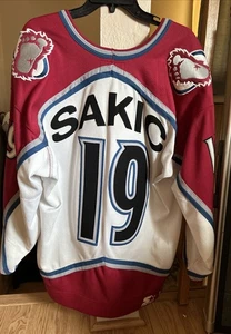 Camiseta deportiva Joe Sakic Colorado Avalanche años 90 auténtica cosida blanca L #19 - Imagen 1 de 10