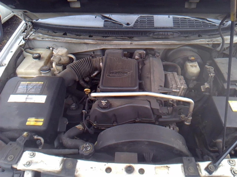 Luz de conducción usada se adapta a: Oldsmobile Bravada 2003 parachoques antiniebla montado grado Foto 1 de 4