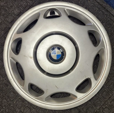 1992-1997 BMW 318i 320i 325i 15” OEM HUBCAP PN36131180104 - Image 1 of 4