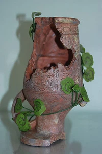 Old Vivarium Large Pot With Silk Plant Decoration 14 x 10 x 22 cms Container - Picture 1 of 4