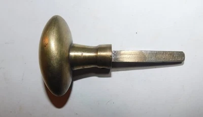 ANCIENNE POIGNÉE DE PORTE EN LAITON CARRÉ 6/7 . XIXe/XXe LOQUET CLENCHE PORTE 20 - Photo 1/4