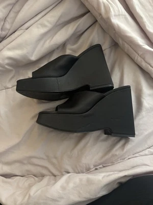 Sandalia de cuña Zara Trafaluc plataforma mula negra talla 39 Foto 1 de 3