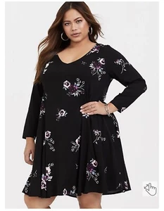 Vestido Torrid Floral Negro Challis Trapecio Talla 0 - Imagen 1 de 6