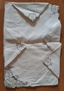 8 VINTAGE CREAM LINEN EMBROIDERED 4 NAPKINS (11x11) 4 PLACEMATS (17x11) NEW - Picture 1 of 6