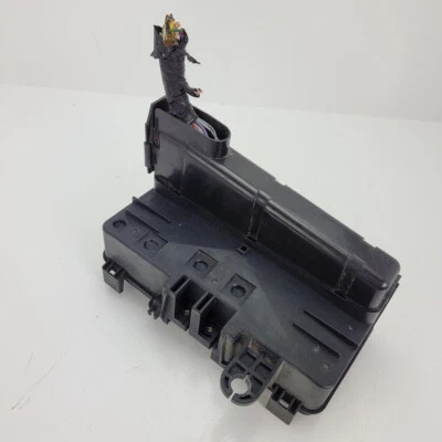 2001 Honda Odyssey Under Hood Fuse Relay Power Distribution Box  - Image 1 of 4