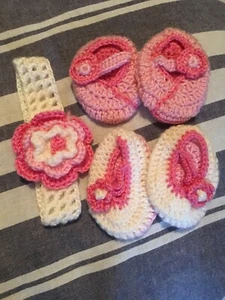 Neugeborene Stiefeletten und Stirnband perfekt für Fotos gewebt rosa und weiß - Bild 1 von 1