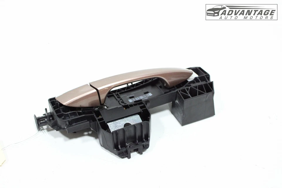 Infiniti QX30 2017-2019 manija exterior puerta delantera derecha con base OEM Foto 1 de 4