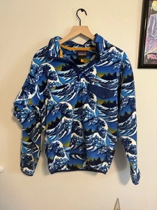 Patagonia Synchilla Snap-T Fitzroy Hokusai Wave Fleecepullover Herren Small - Bild 1 von 3