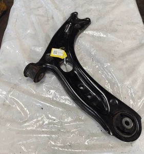 Aufhängungsschwinge Ameise. Rechts VOLKSWAGEN GOLF VARIANT (BA5) 1.2 TSI (63Kw) - Picture 1 of 4