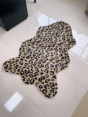 Alfombra de piel de leopardo de felpa peluda de lujo con piel de tigre de piel de imitación 3,3’x5’ Foto 1 de 4