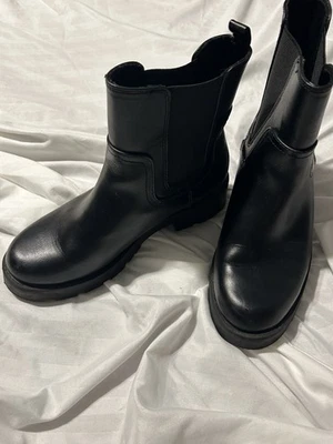 Old Navy Women’s Size 6 Chunky Chelsea Black Platform Boots - Image 1 of 4