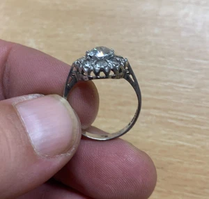 UK SIZE R VINTAGE STAMPED SILVER CLUSTER CLEAR STONES 3.1 GRAMS RING (P3) - Imagen 1 de 9
