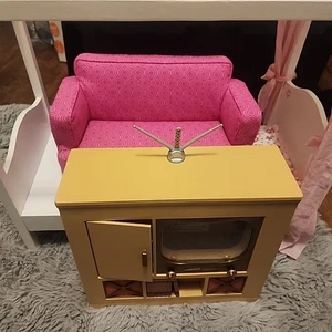 AMERICAN GIRL 2015 Doll Maryellen's TELEVISION PINK COMFY SOFA 18" BED LOT  - Picture 1 of 16