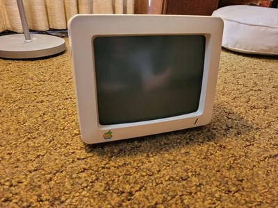 Apple IIc Computer Monitor G090S A2M4090 825-0633-A - Image 1 of 4