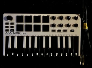 Akai MPK Mini MK II Limited Edition White 25-Key MIDI Keyboard w /USB & Orig Box - Picture 1 of 6