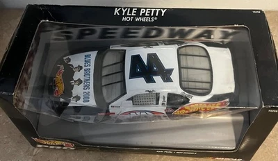 Kyle Petty Blues Brothers 2000 Hot Wheels Pro Racing #44 NASCAR Diecast 1:24 - Image 1 of 4