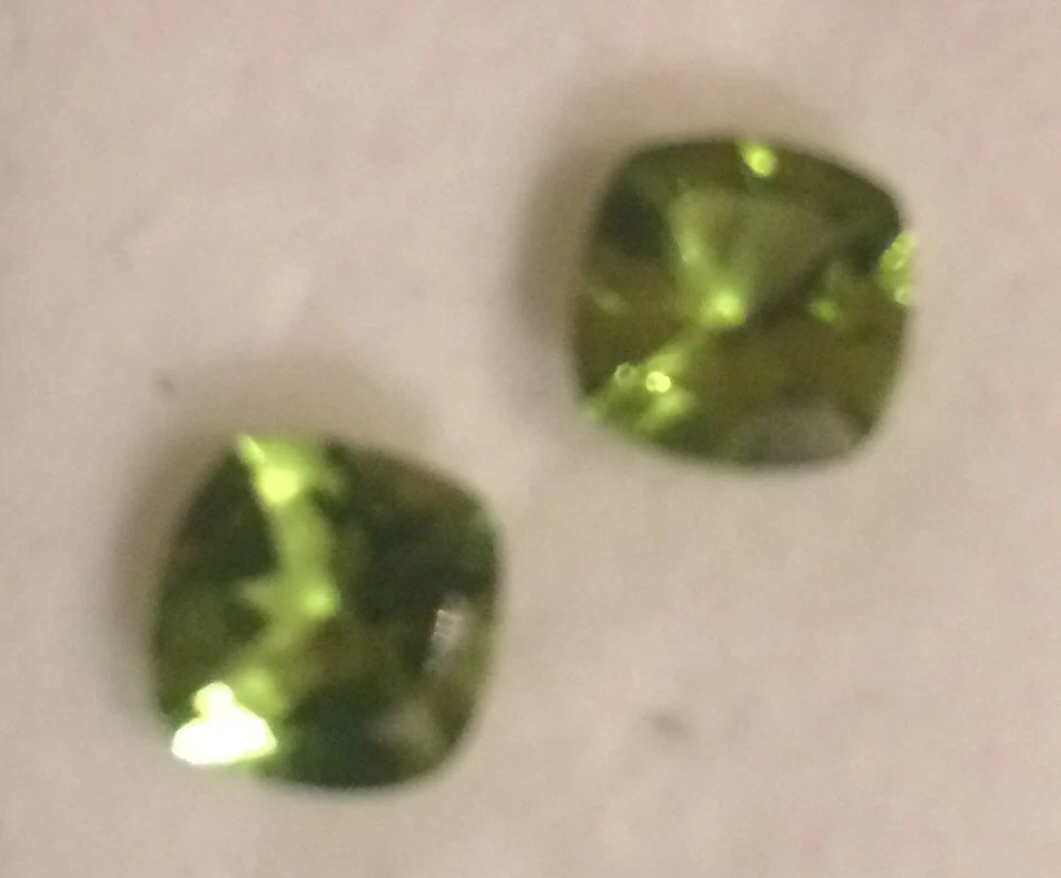 2.90CT NATURAL CUSHION CUT PAKISTAN GREEN PERIDOT 2Pc LOOSE GEMSTONES - Image 1 of 3