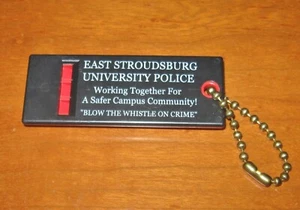 Llavero silbato policía recuerdo vintage de la Universidad de East Stroudsburg mantente seguro - Imagen 1 de 6