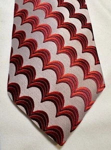 Vintage Georgio Armani 100% Silk Necktie Red White Scallop Design Italy Tie - Picture 1 of 7