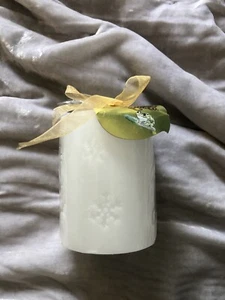 NEW Bullfrog Light Co White Snowflake Pillar Candle 4” Sealed Winter Holiday - Picture 1 of 3