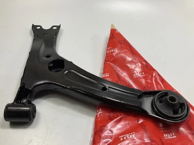 Brazo de control de suspensión inferior delantero izquierdo TRW JTC2505 para Pontiac Vibe 2009-2010 Foto 1 de 4
