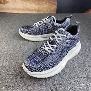 Sneakers in pelle esotica con patina blu fatte a mano, sneakers da uomo in pelle esotica - Foto 1 di 9