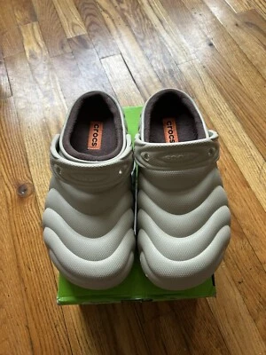 Tamanco CROCS-CLASSIC FORRADO OVERPUFF-TAMANHO W10,M8 - Imagem 1 de 4