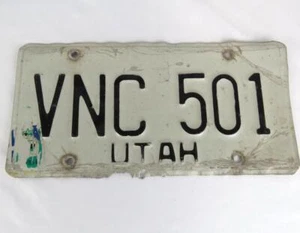Targa Utah nera su bianca con etichetta data 2000 LP # VNC 501 - Foto 1 di 3