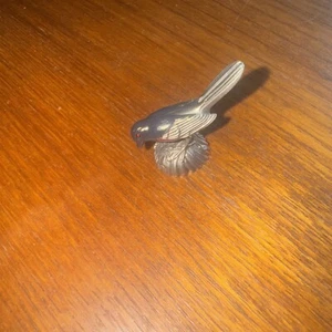 GS Pewter Metal Red Breasted American Robin Bird Watching Miniature Art Figurine - Picture 1 of 7