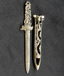 Cuchillo espada dragón tallado artesanal cobre latón de colección vaina hueca - Imagen 1 de 8