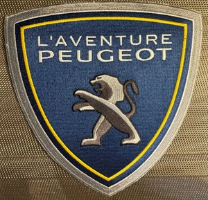 GRAND ECUSSON SPORT AUTOMOBILE. L’AVENTURE PEUGEOT  (ECU 89) 19,3 x 19,3 cm RARE - Picture 1 of 2