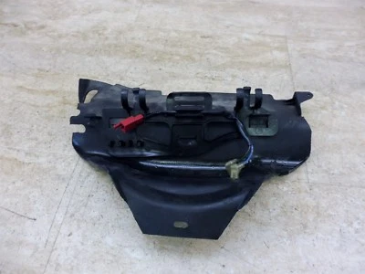 1992 Honda CBR600 F2 H947-3. резиновая крышка двигателя с пластиковым кронштейном - Изображение 1 из 4