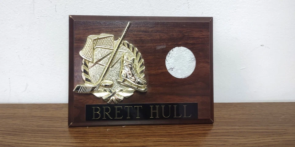 Brett Hull Wooden Plaque With No Card 6" x 8" NHL Hockey St. Louis Blues - Image 1 of 4