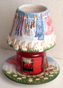 Tarro de velas pequeño Yankee Candle Laundry Day, pantalla y placa inferior de cerámica - Imagen 1 de 13